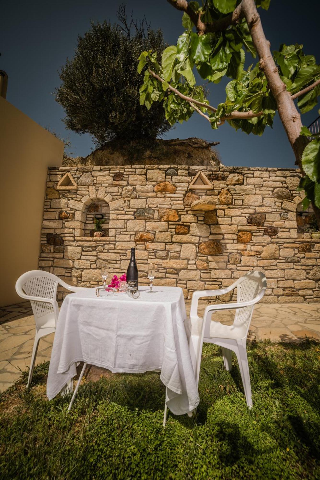Bodikos Villas&Apartments Pitsidia Exterior foto